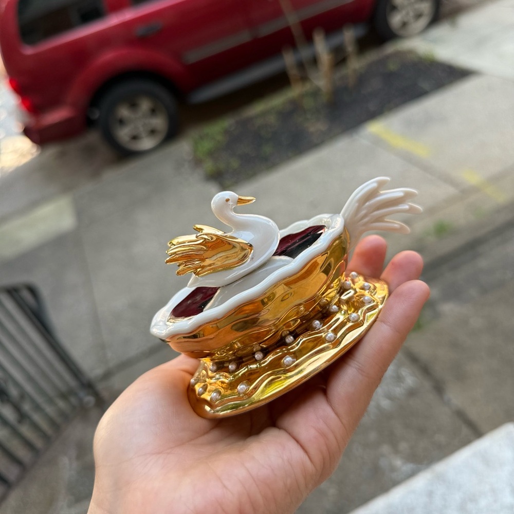Alessi Narciso Swan Mirror Trinket Box – Gold & White Collectible Decor